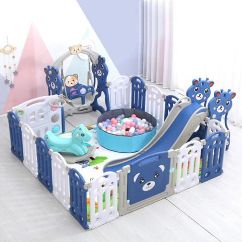 Aperçu du parc bébé modulaire RoyalLand avec ses accessoires inclus.
